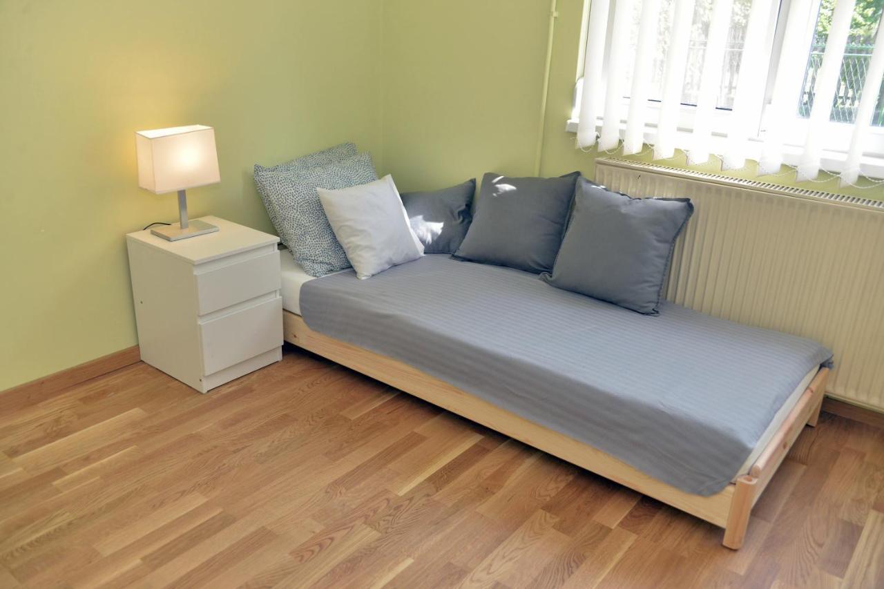 Affordable And Newly Renovated 1-Bedroom Apartment Kraljevo Dış mekan fotoğraf