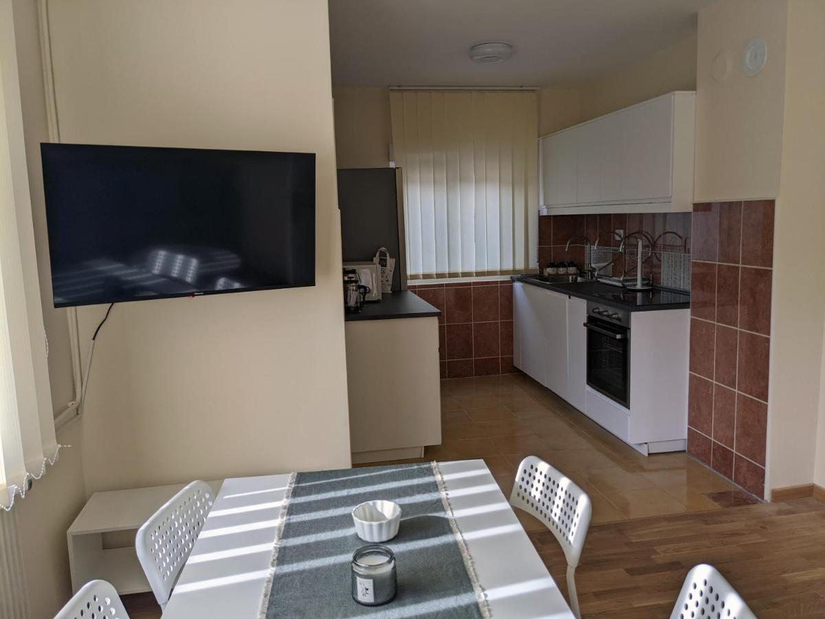 Affordable And Newly Renovated 1-Bedroom Apartment Kraljevo Dış mekan fotoğraf
