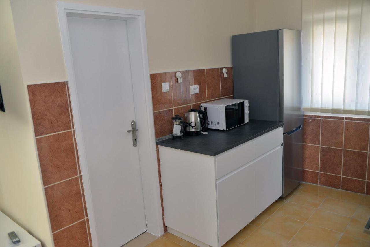 Affordable And Newly Renovated 1-Bedroom Apartment Kraljevo Dış mekan fotoğraf