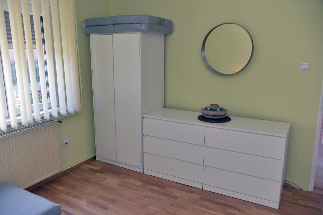 Affordable And Newly Renovated 1-Bedroom Apartment Kraljevo Dış mekan fotoğraf